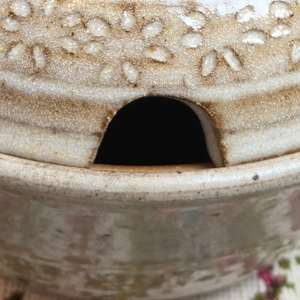 Pottery‎ Lidded Bean Pot Speckled Beige Floral Stamped Stoneware Tureen